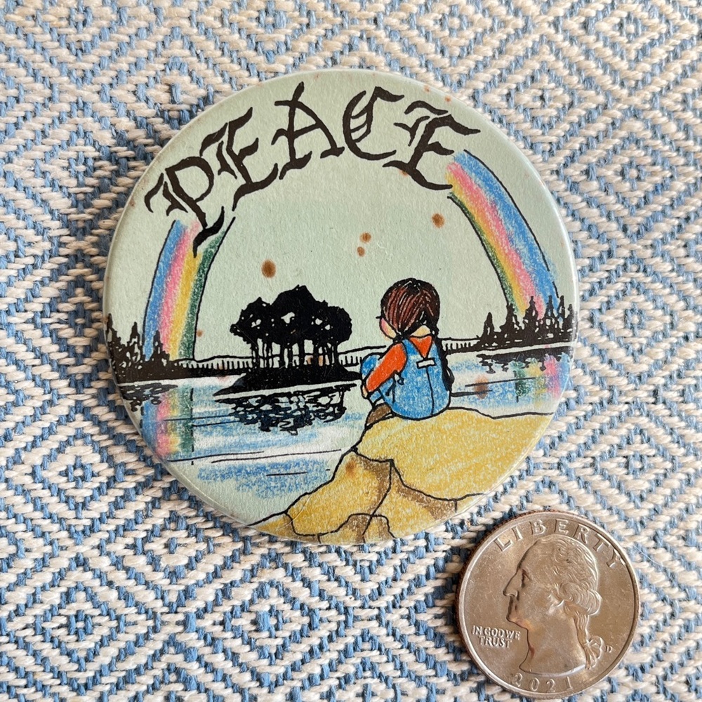 3/$30 🌟 VTG illustrated PEACE Pin - Picture 3 of 3